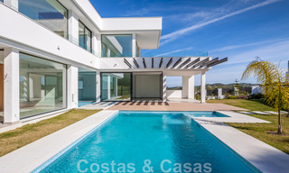 Nieuwe, eigentijdse villa te koop met open uitzicht op de golfbanen van het begeerde golfresort La Cala Golf, Mijas 44657 