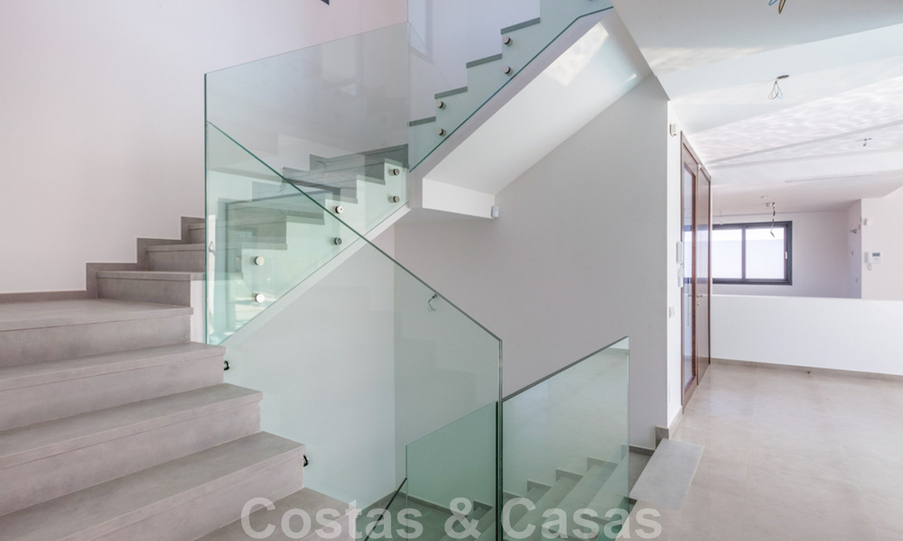 Nieuwe, eigentijdse villa te koop met open uitzicht op de golfbanen van het begeerde golfresort La Cala Golf, Mijas 44659