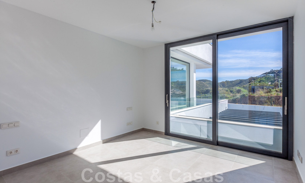 Nieuwe, eigentijdse villa te koop met open uitzicht op de golfbanen van het begeerde golfresort La Cala Golf, Mijas 44661