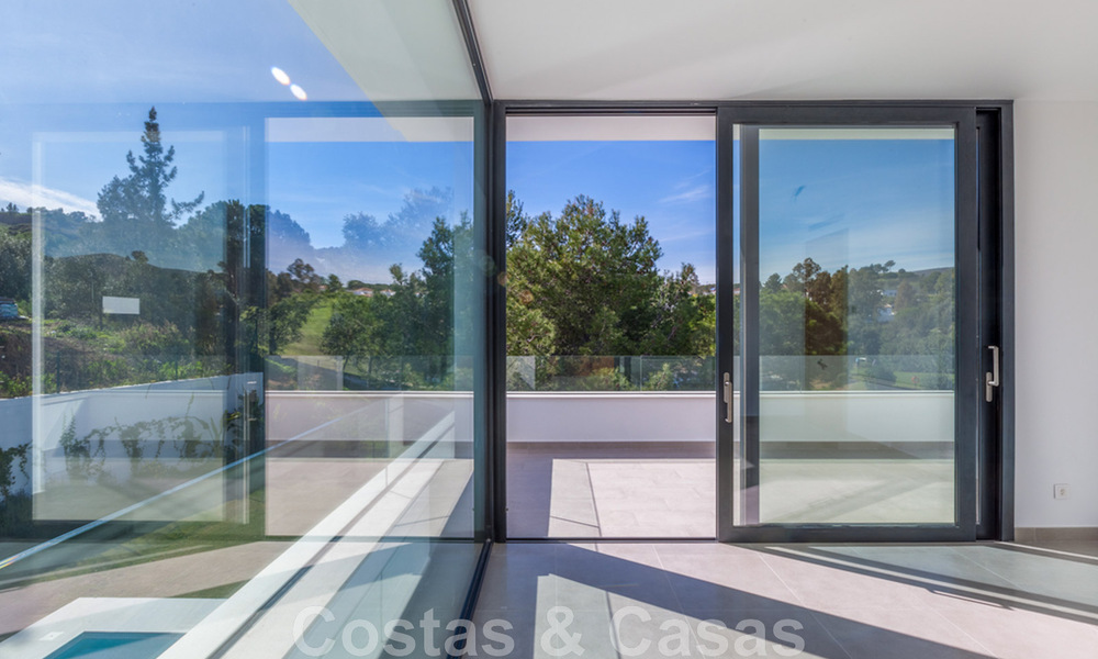 Nieuwe, eigentijdse villa te koop met open uitzicht op de golfbanen van het begeerde golfresort La Cala Golf, Mijas 44662