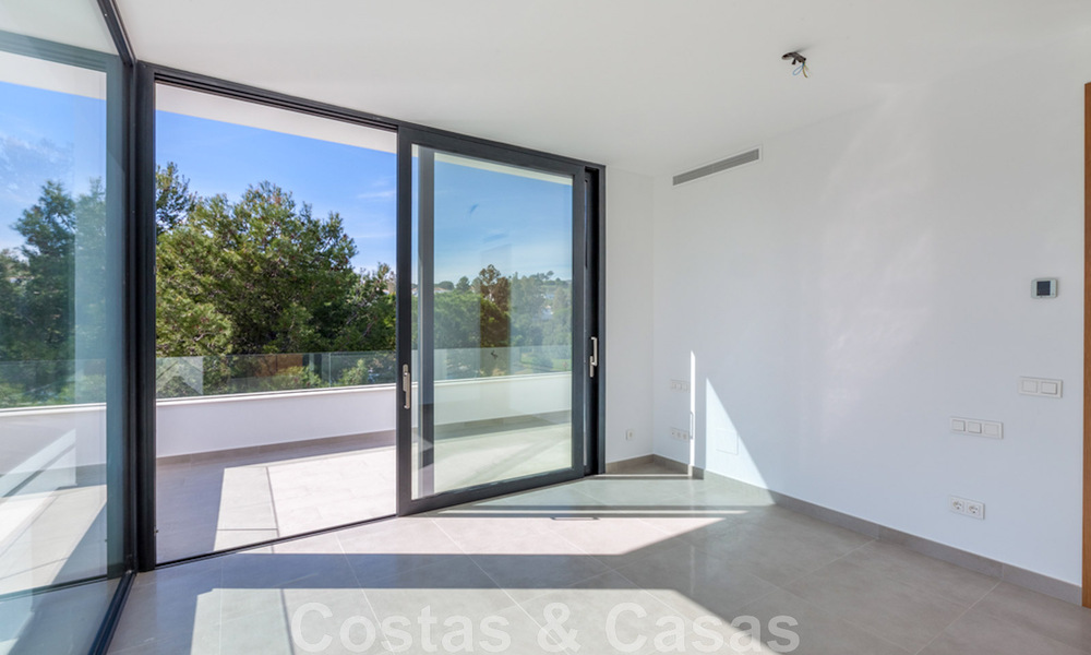 Nieuwe, eigentijdse villa te koop met open uitzicht op de golfbanen van het begeerde golfresort La Cala Golf, Mijas 44663