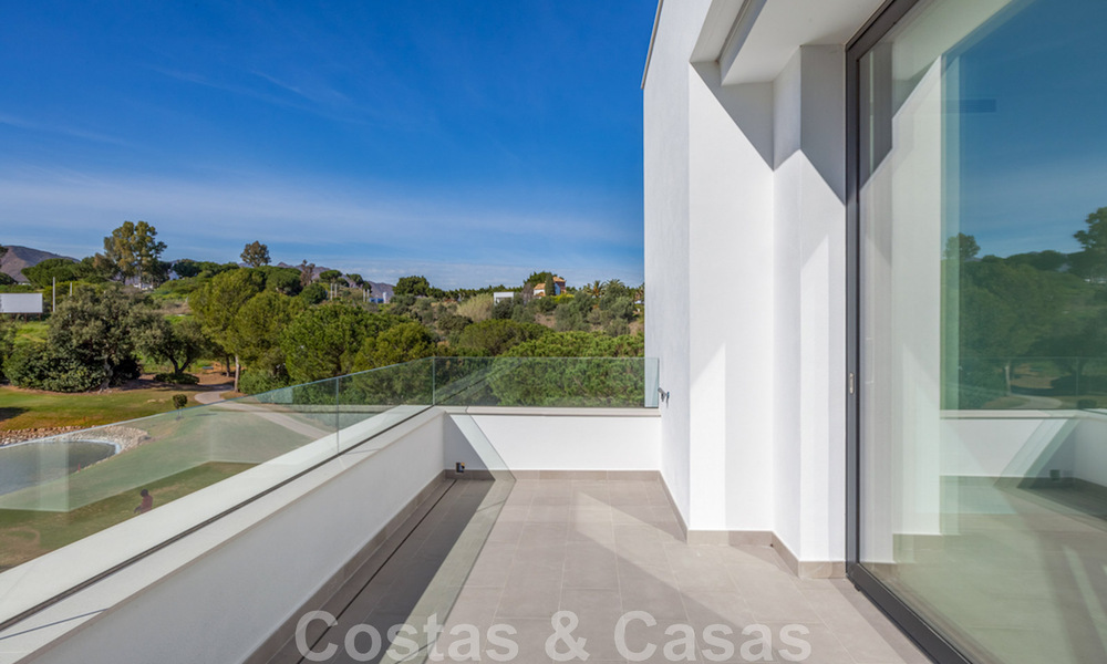 Nieuwe, eigentijdse villa te koop met open uitzicht op de golfbanen van het begeerde golfresort La Cala Golf, Mijas 44666