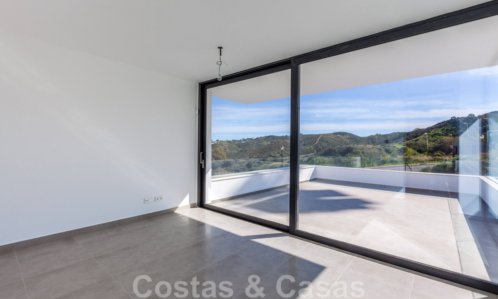 Nieuwe, eigentijdse villa te koop met open uitzicht op de golfbanen van het begeerde golfresort La Cala Golf, Mijas 44672