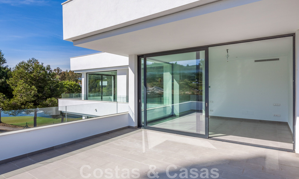 Nieuwe, eigentijdse villa te koop met open uitzicht op de golfbanen van het begeerde golfresort La Cala Golf, Mijas 44674