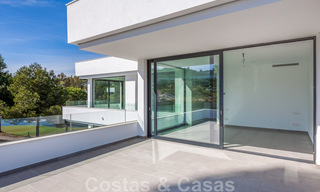 Nieuwe, eigentijdse villa te koop met open uitzicht op de golfbanen van het begeerde golfresort La Cala Golf, Mijas 44674 