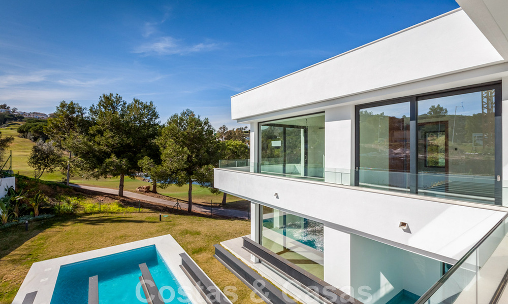 Nieuwe, eigentijdse villa te koop met open uitzicht op de golfbanen van het begeerde golfresort La Cala Golf, Mijas 44675