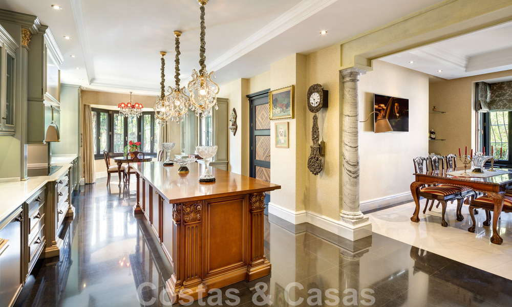 Majestueuze, hoogstaande luxevilla te koop met panoramisch zeezicht in een gated community op de Golden Mile van Marbella 44768