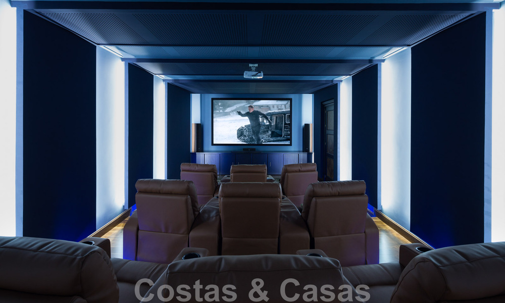 Majestueuze, hoogstaande luxevilla te koop met panoramisch zeezicht in een gated community op de Golden Mile van Marbella 44770