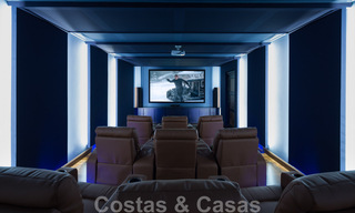 Majestueuze, hoogstaande luxevilla te koop met panoramisch zeezicht in een gated community op de Golden Mile van Marbella 44770 