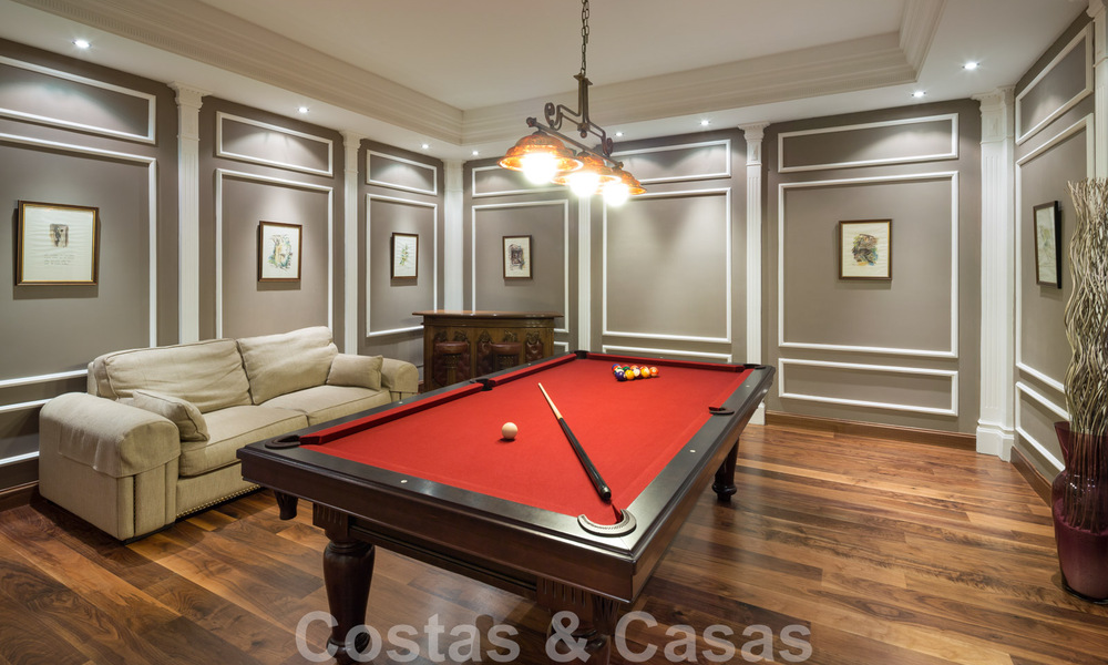 Majestueuze, hoogstaande luxevilla te koop met panoramisch zeezicht in een gated community op de Golden Mile van Marbella 44771