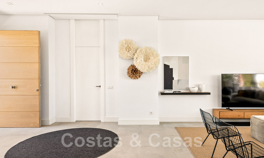 Instapklare, moderne villa te koop, eerstelijnsgolf met een prachtig zeezicht in Oost-Marbella 44983