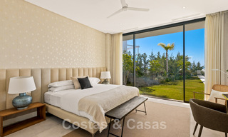 Instapklare, moderne villa te koop, eerstelijnsgolf met een prachtig zeezicht in Oost-Marbella 45004 