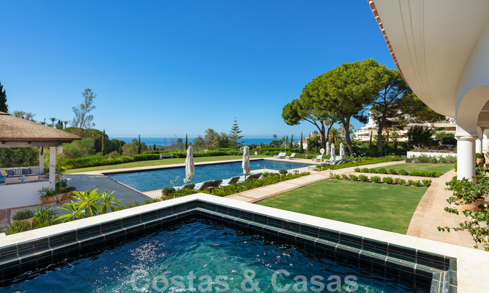 Meesterlijke designervilla te koop in één van de meest begeerde area’s op Marbella’s Golden Mile met zeezicht 45956