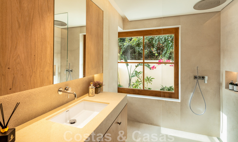 Andalusische, modernistische villa te koop met panoramisch uitzicht, beachside, op de Golden Mile van Marbella 44895