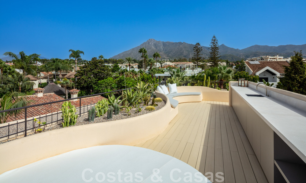 Andalusische, modernistische villa te koop met panoramisch uitzicht, beachside, op de Golden Mile van Marbella 44912
