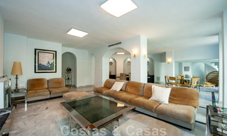 Riant appartement te koop met een ruim terras en privézwembad, tweedelijns strand in Marbella centrum 44937 