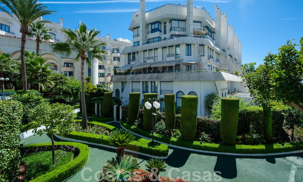 Riant appartement te koop met een ruim terras en privézwembad, tweedelijns strand in Marbella centrum 44946