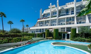 Riant appartement te koop met een ruim terras en privézwembad, tweedelijns strand in Marbella centrum 44950 