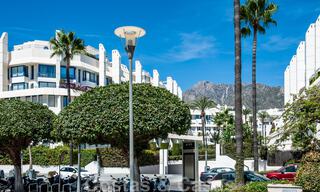 Riant appartement te koop met een ruim terras en privézwembad, tweedelijns strand in Marbella centrum 44954 