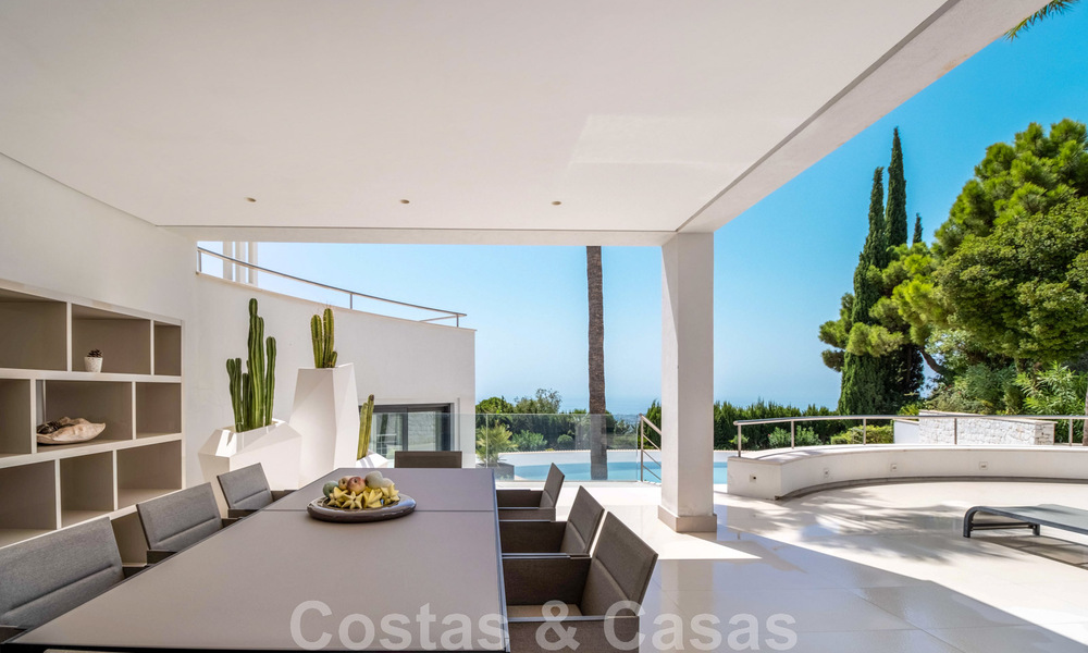 Hedendaagse, luxueuze villa te koop met zicht op zee in het meest exclusieve La Zagaleta resort in Benahavis - Marbella 45160