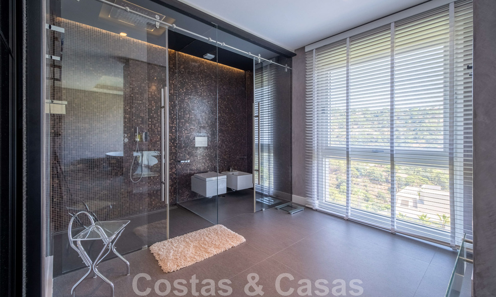 Hedendaagse, luxueuze villa te koop met zicht op zee in het meest exclusieve La Zagaleta resort in Benahavis - Marbella 45168