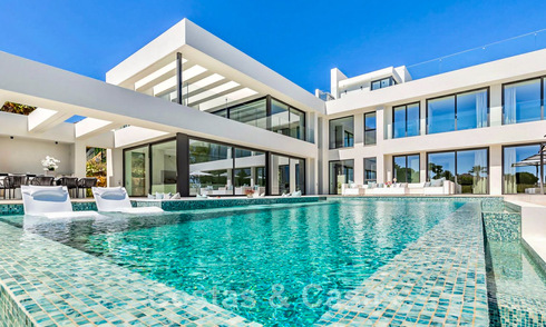 Nieuwe, modernistische designervilla te koop met panoramisch uitzicht, op de New Golden Mile in Marbella - Benahavis 45636