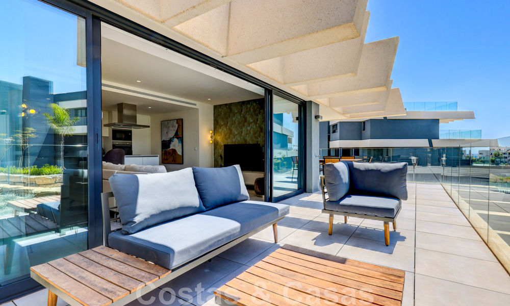 Instapklaar, modern 3-slaapkamer appartement te huur op langetermijn i/e golfresort o/d New Golden Mile, tussen Marbella en Estepona 45542