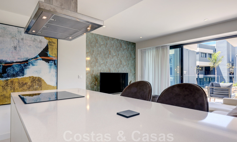 Instapklaar, modern 3-slaapkamer appartement te huur op langetermijn i/e golfresort o/d New Golden Mile, tussen Marbella en Estepona 45553