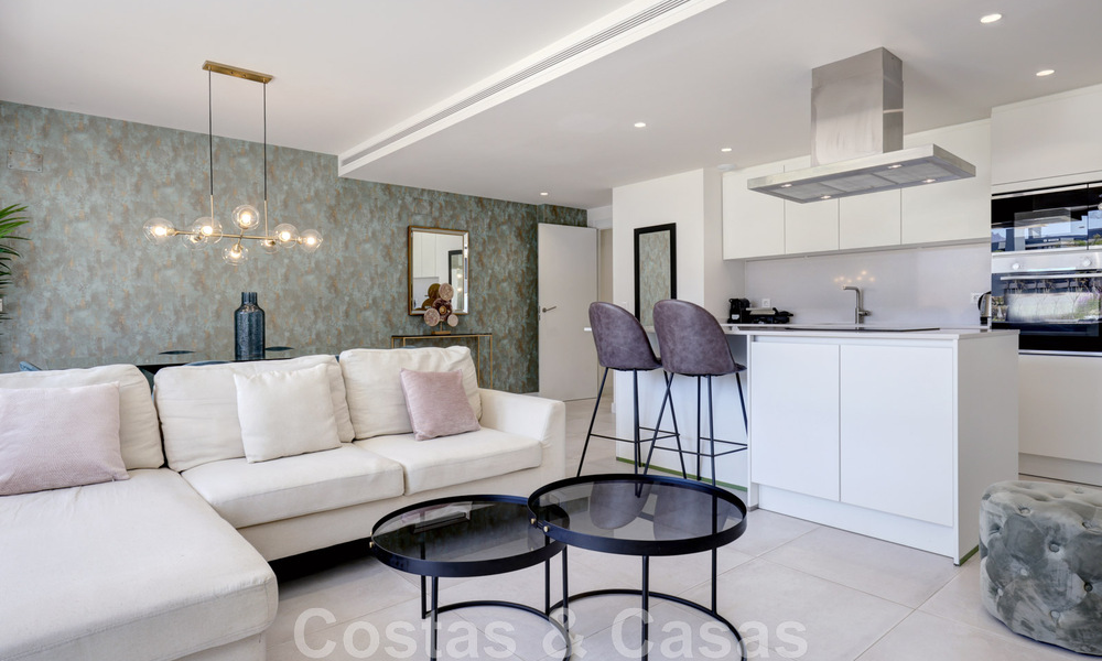 Instapklaar, modern 3-slaapkamer appartement te huur op langetermijn i/e golfresort o/d New Golden Mile, tussen Marbella en Estepona 45556