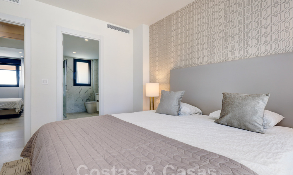 Instapklaar, modern 3-slaapkamer appartement te huur op langetermijn i/e golfresort o/d New Golden Mile, tussen Marbella en Estepona 45565