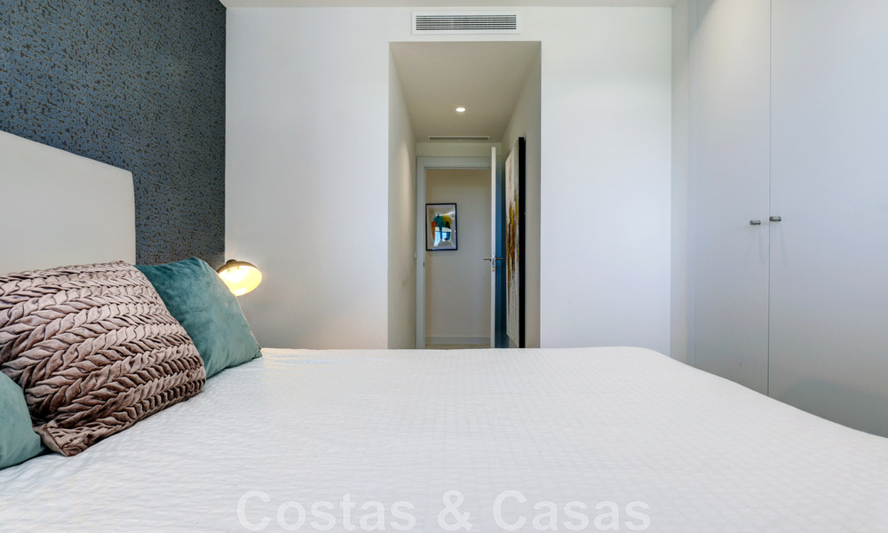 Instapklaar, modern 3-slaapkamer appartement te huur op langetermijn i/e golfresort o/d New Golden Mile, tussen Marbella en Estepona 45576