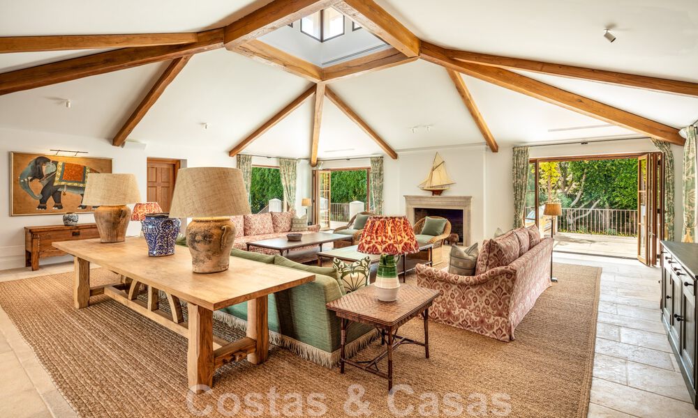 Boutique stijl villa te koop, op een steenworp afstand van het strand op Marbella’s begeerde Golden Mile 45730