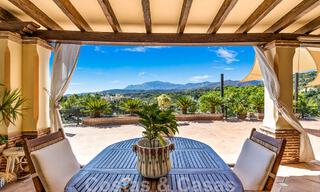 Formidabele, Mediterrane familievilla te koop met panoramisch uitzicht in een hoogstaand golfresort in Benahavis - Marbella 45807 