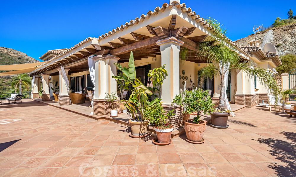 Formidabele, Mediterrane familievilla te koop met panoramisch uitzicht in een hoogstaand golfresort in Benahavis - Marbella 45810