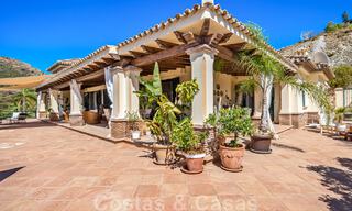 Formidabele, Mediterrane familievilla te koop met panoramisch uitzicht in een hoogstaand golfresort in Benahavis - Marbella 45810 