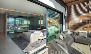 Modern gerenoveerd luxe appartement te koop, eerstelijns in de jachthaven van Puerto Banus, Marbella 46270 