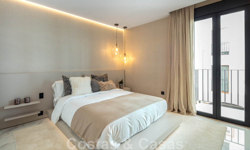 Modern gerenoveerd luxe appartement te koop, eerstelijns in de jachthaven van Puerto Banus, Marbella 46271