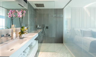 Modern gerenoveerd luxe appartement te koop, eerstelijns in de jachthaven van Puerto Banus, Marbella 46275 