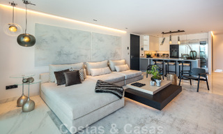 Modern gerenoveerd luxe appartement te koop, eerstelijns in de jachthaven van Puerto Banus, Marbella 46281 