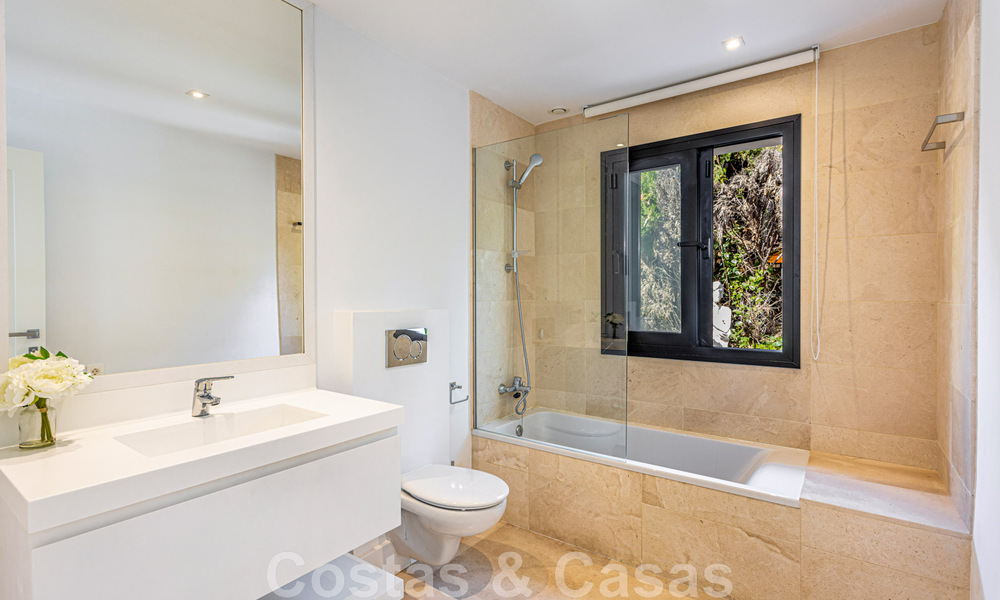 Instapklare eigentijdse luxevilla te koop, op loopafstand van Puerto Banus en het strand van San Pedro, Marbella 46221