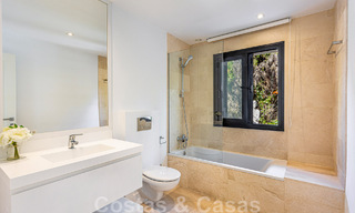 Instapklare eigentijdse luxevilla te koop, op loopafstand van Puerto Banus en het strand van San Pedro, Marbella 46221 