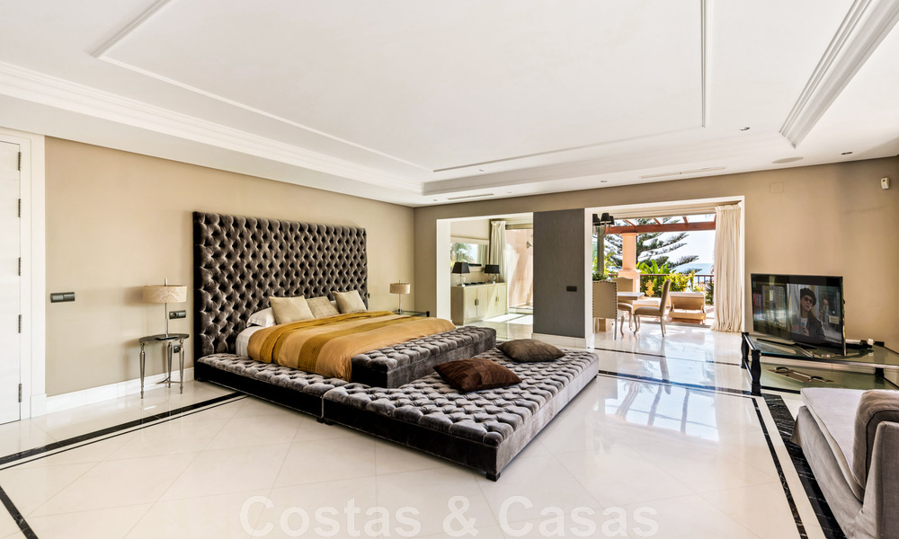 Ruim duplex, dubbel appartement in een eerstelijnsstrandcomplex op loopafstand van Puerto Banus, Marbella 46755