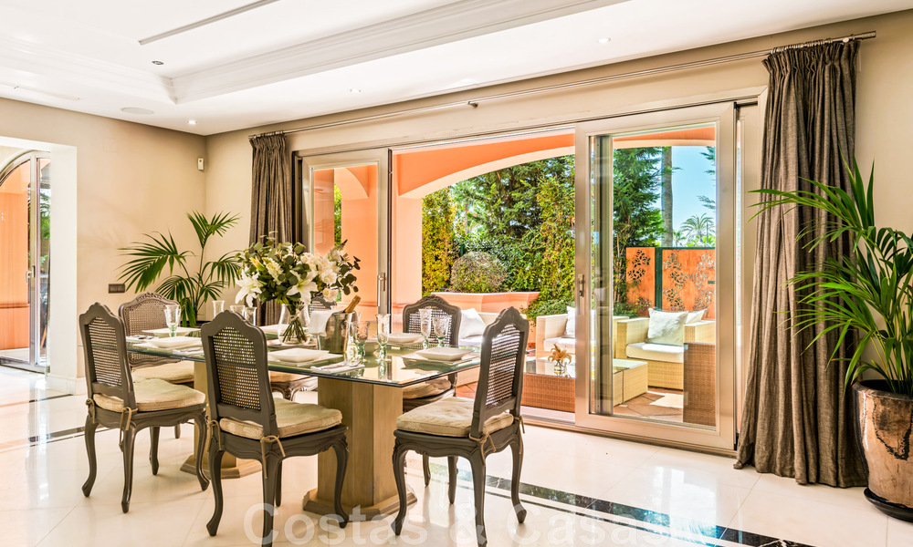 Ruim duplex, dubbel appartement in een eerstelijnsstrandcomplex op loopafstand van Puerto Banus, Marbella 46756