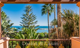 Ruim duplex, dubbel appartement in een eerstelijnsstrandcomplex op loopafstand van Puerto Banus, Marbella 46760 