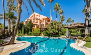 Ruim duplex, dubbel appartement in een eerstelijnsstrandcomplex op loopafstand van Puerto Banus, Marbella 46774 