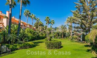 Ruim duplex, dubbel appartement in een eerstelijnsstrandcomplex op loopafstand van Puerto Banus, Marbella 46776 