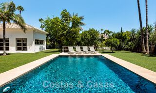 Traditionele, Spaanse luxevilla te koop, op tweede lijn golf in een prestigieuze woonwijk in Nueva Andalucia, Marbella 46502 