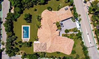 Traditionele, Spaanse luxevilla te koop, op tweede lijn golf in een prestigieuze woonwijk in Nueva Andalucia, Marbella 46505 