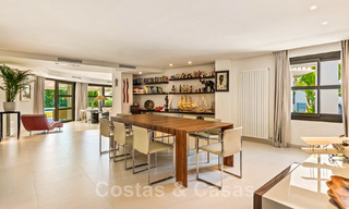 Traditionele, Spaanse luxevilla te koop, op tweede lijn golf in een prestigieuze woonwijk in Nueva Andalucia, Marbella 46509 