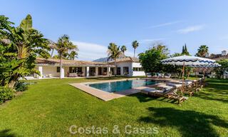 Traditionele, Spaanse luxevilla te koop, op tweede lijn golf in een prestigieuze woonwijk in Nueva Andalucia, Marbella 775933 